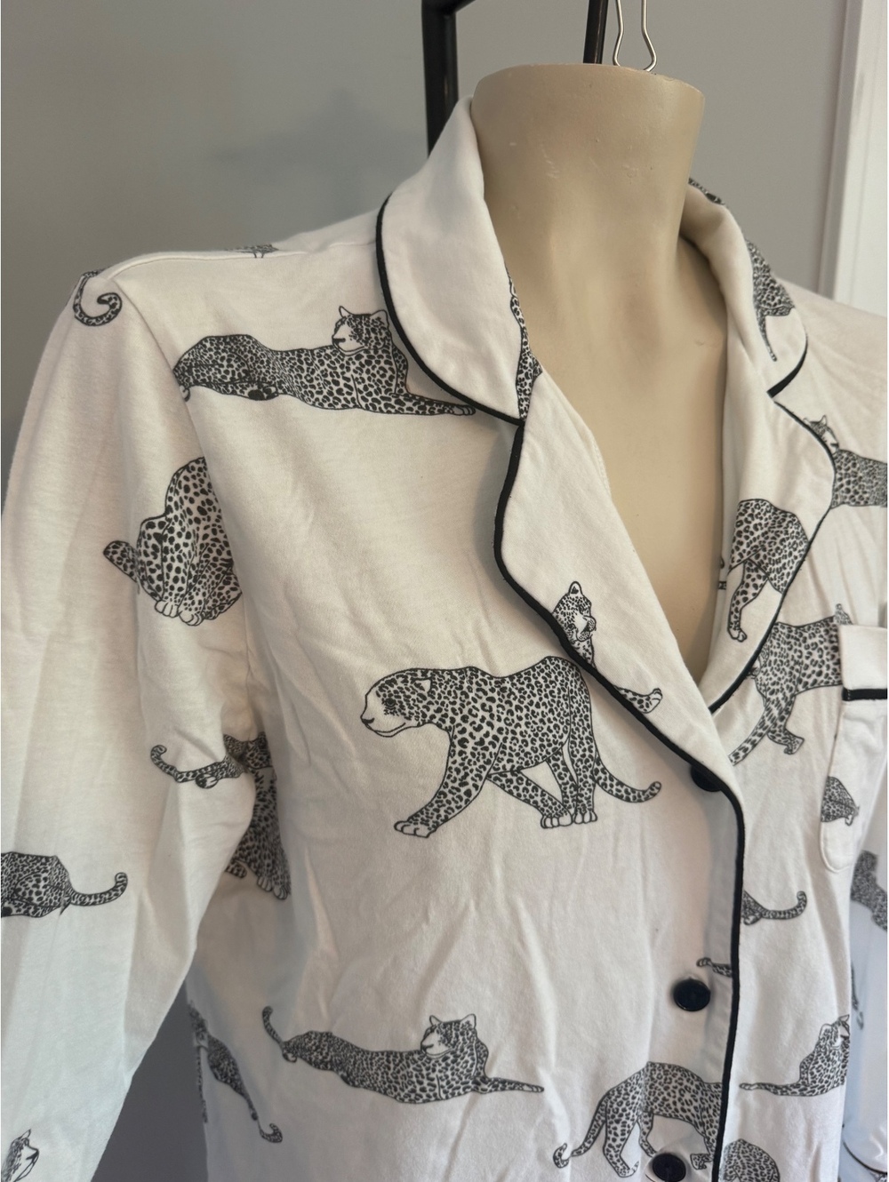 Petite Plume Women's Small White Cotton Leopard Print Pajama Shirt - Picture 5 of 10